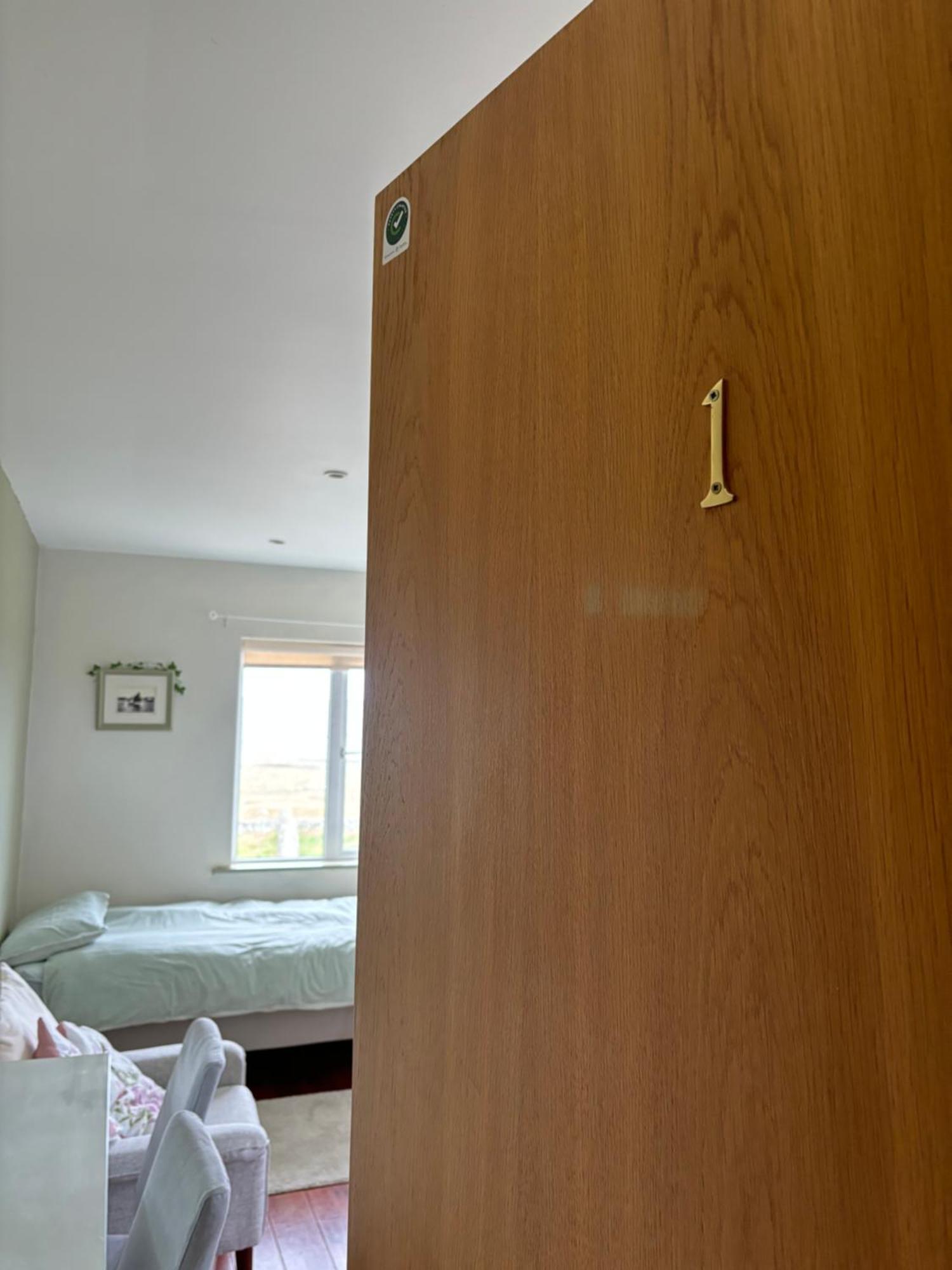 Aran Walkers Lodge Inishmore Eksteriør billede