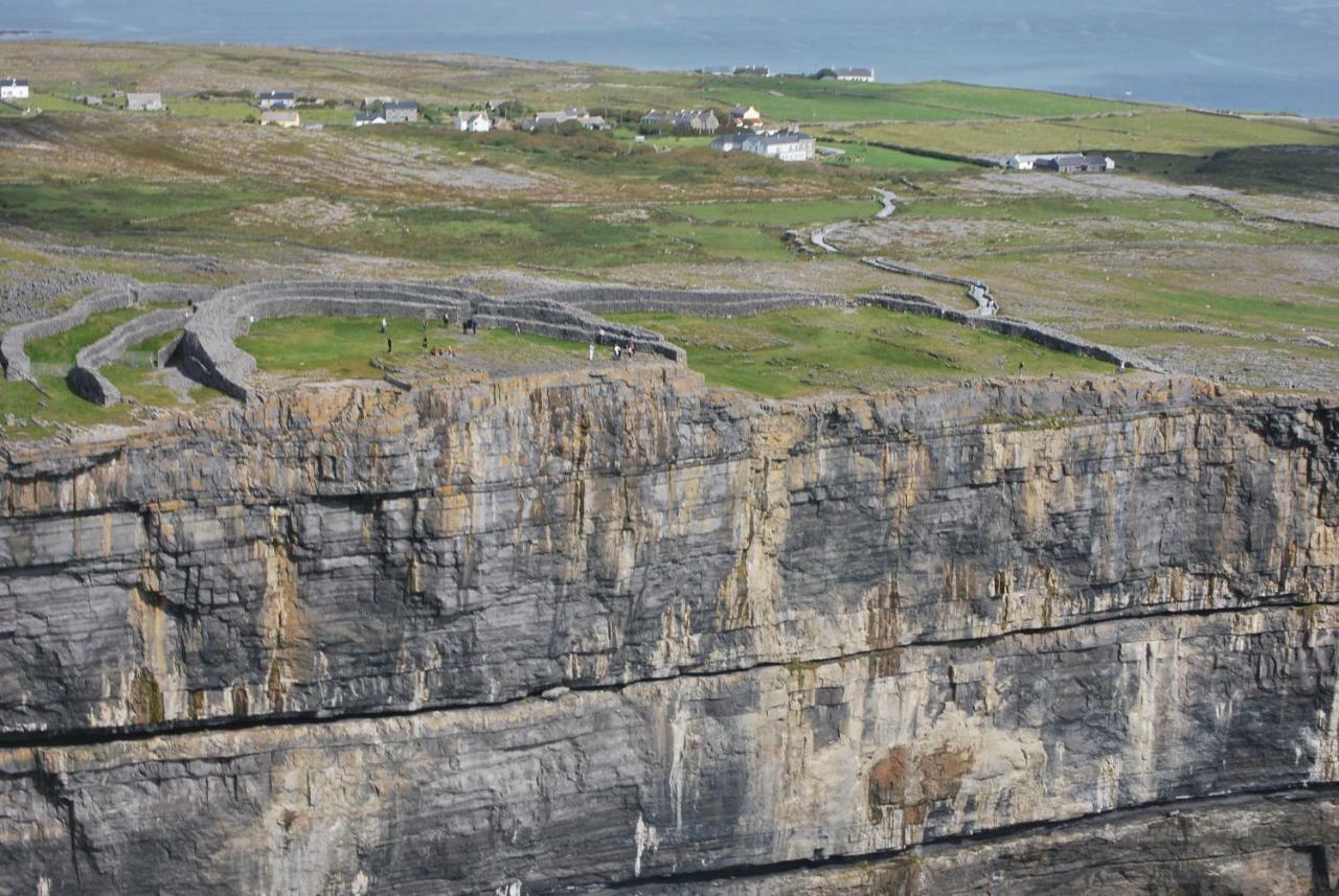 Aran Walkers Lodge Inishmore Eksteriør billede