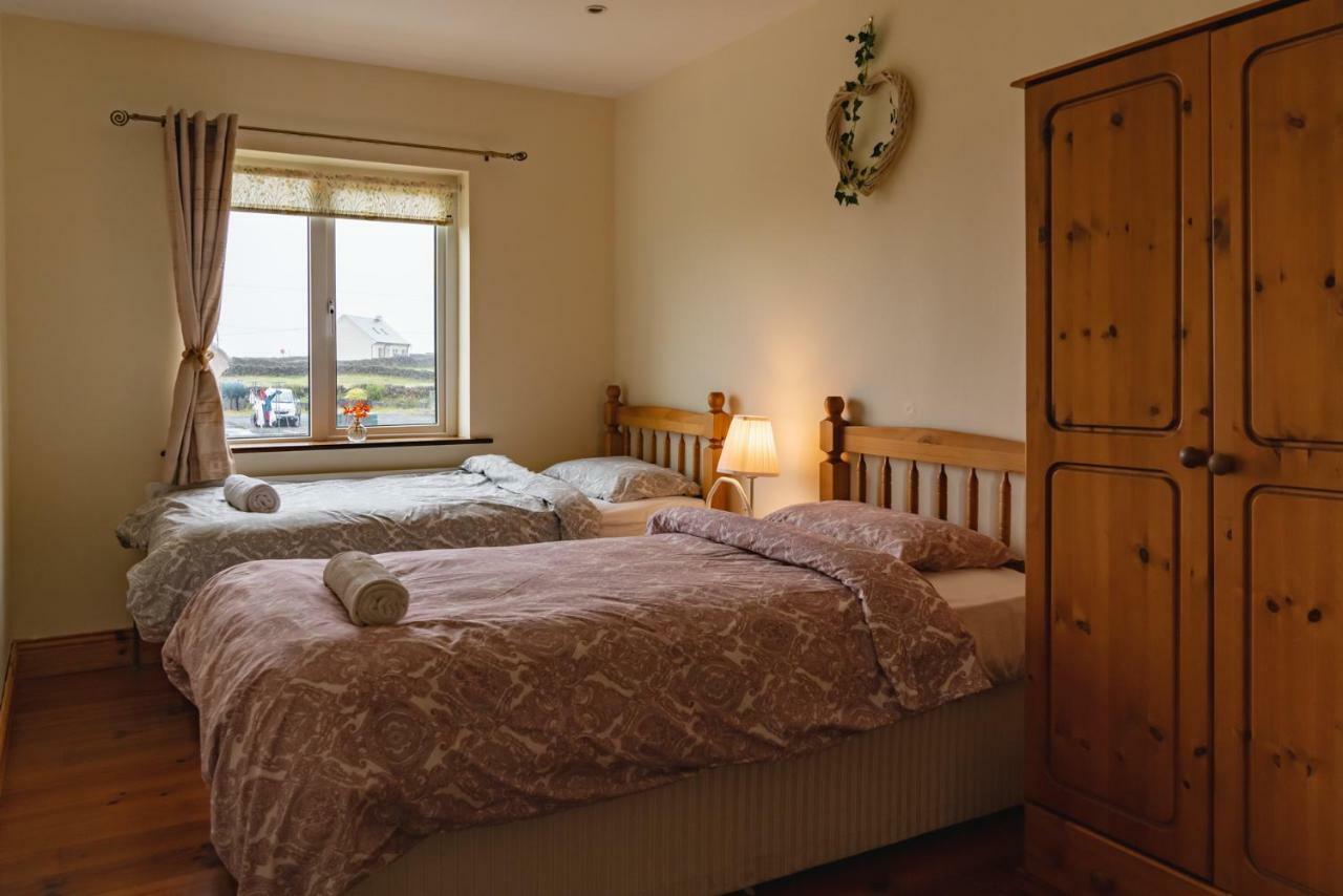 Aran Walkers Lodge Inishmore Eksteriør billede