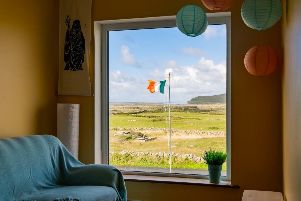 Aran Walkers Lodge Inishmore Eksteriør billede